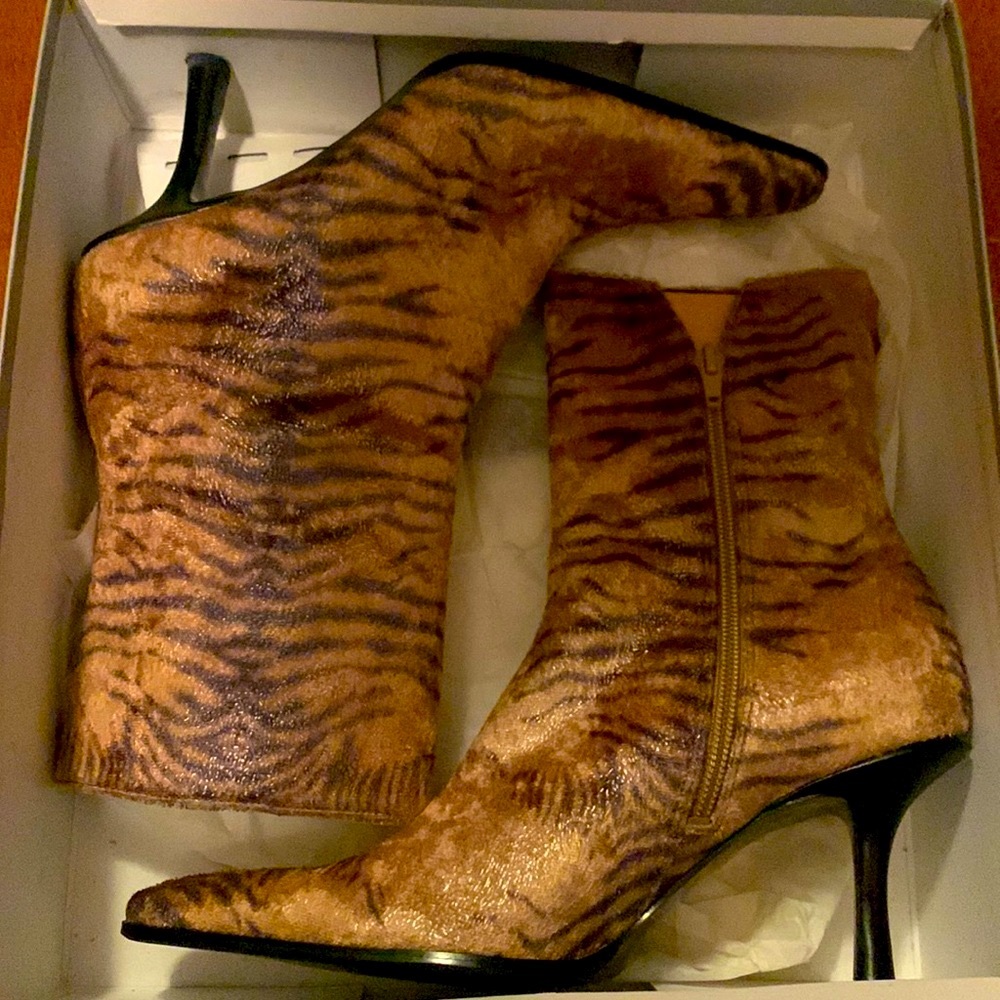 Nine West new leopard print ankle boots size 7